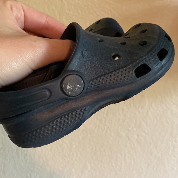 toddler navy blue crocs size 8 - Picture 2 of 6
